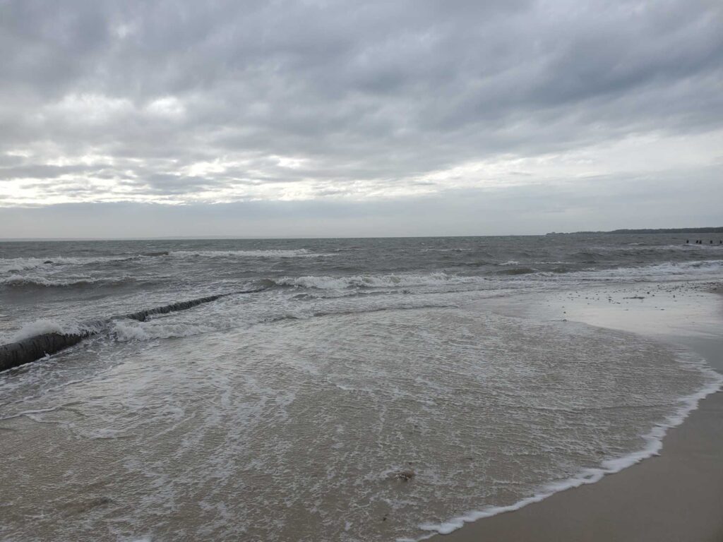 a beach with waves (MyCoast AI)