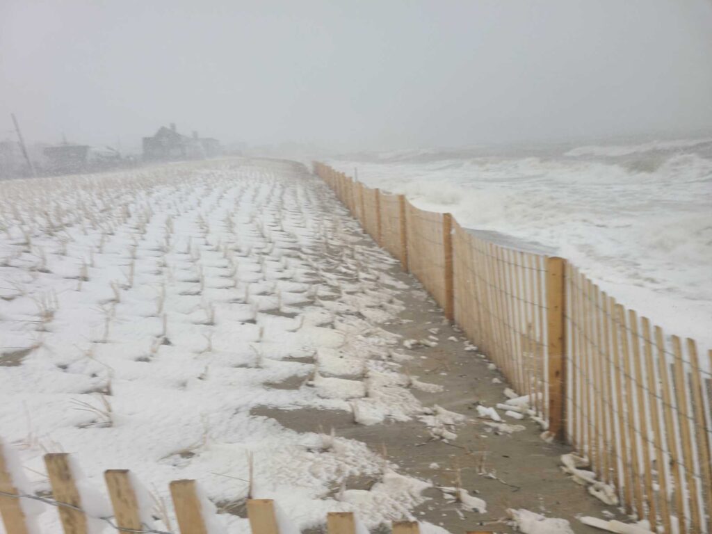 a fence and snow covered ground (MyCoast AI)