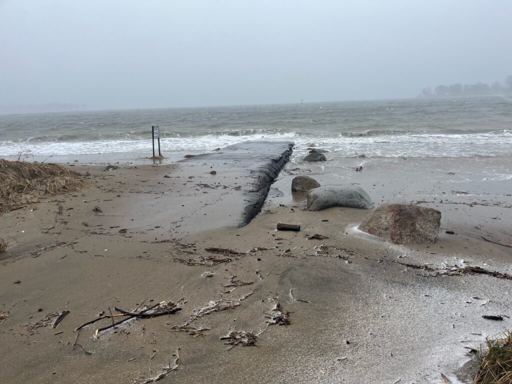a beach with rocks and debris (MyCoast AI)