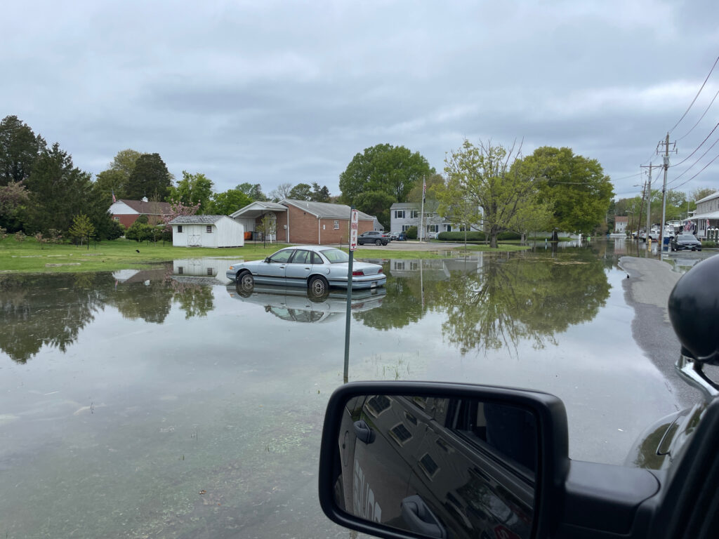 a flooded street with cars and houses (MyCoast AI)