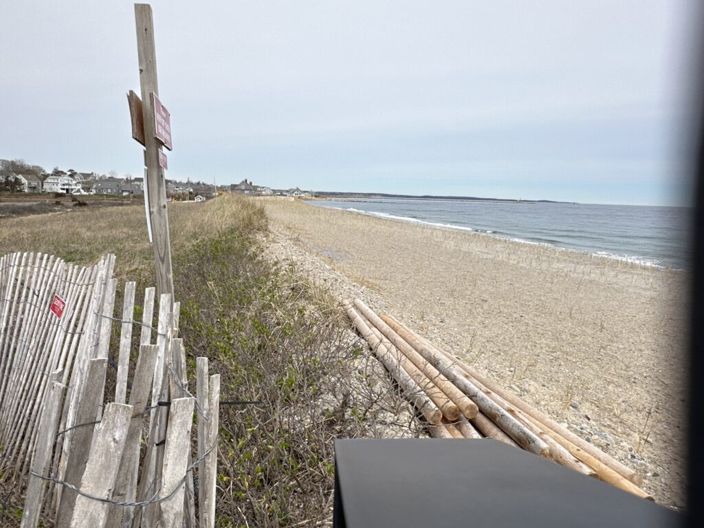 a wooden fence on a beach (MyCoast AI)