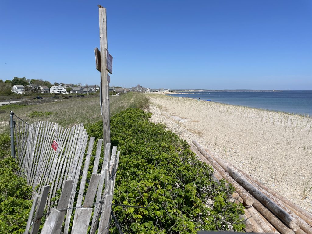 a wooden fence on a beach (MyCoast AI)