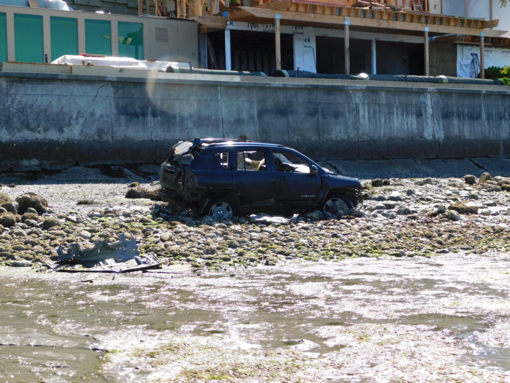 a car parked on a road (MyCoast AI)