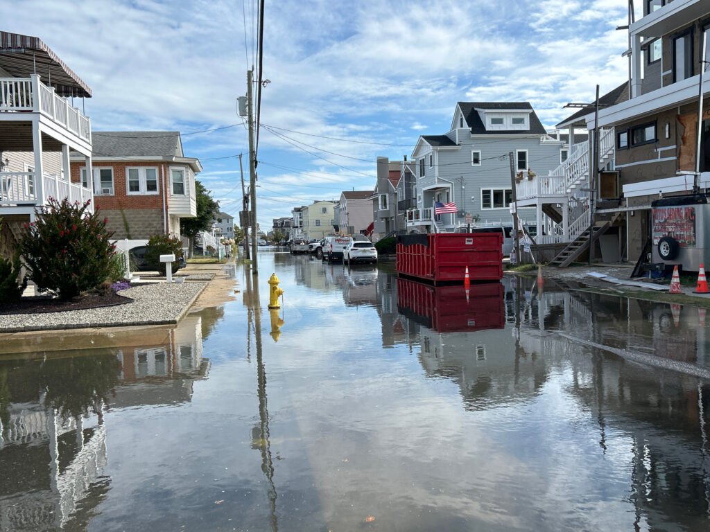 a flooded street with buildings and cars (MyCoast AI)