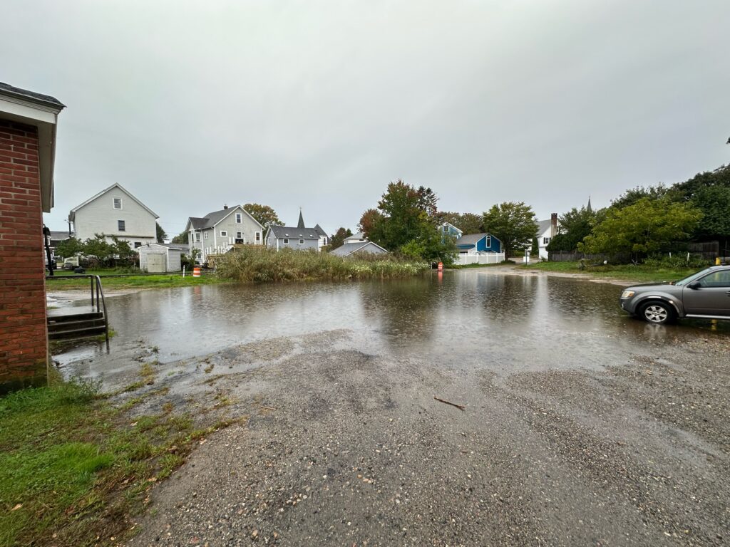 a flooded street with houses and cars (MyCoast AI)