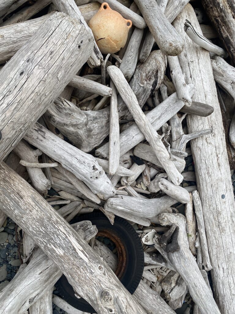 a wooden wheel with a wooden wheel (MyCoast AI)